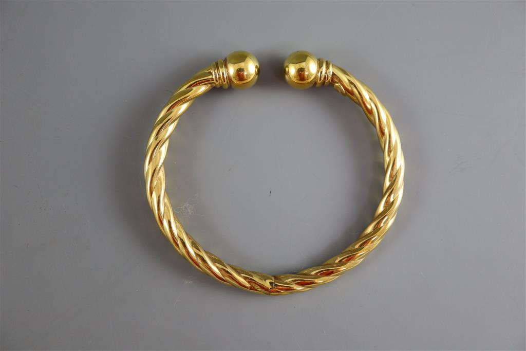 An Italian 18ct hollow gold twist sprung bangle,